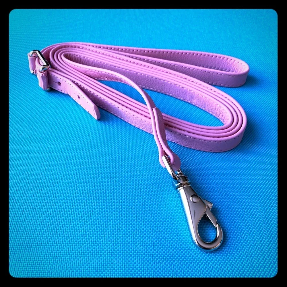 New Oscar De La Renta leather dog leash. - Picture 2 of 8